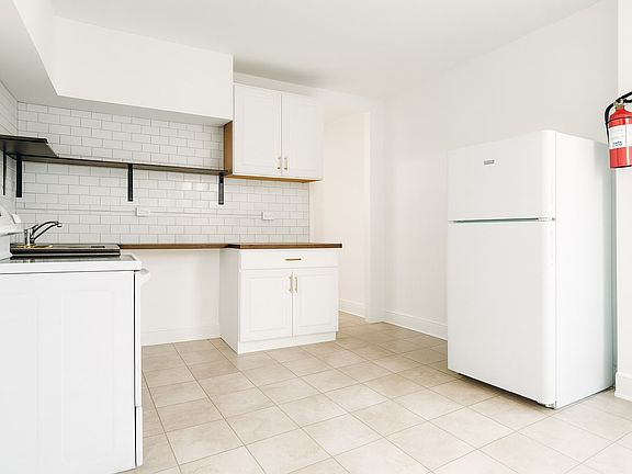3rd image of 636 W Lafayette St Floor 2