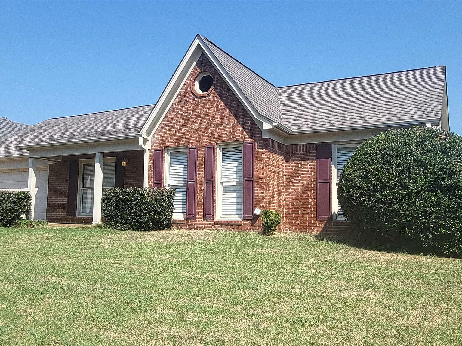 3 bed, 2.0 bath, 1636 sqft, $1,900 — Photo 2