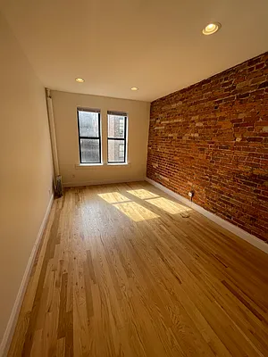 Rented by PMG Real Estate  | media 23