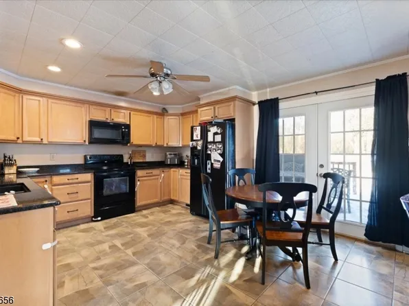 10 Adams St, Belvidere Twp., NJ 07823