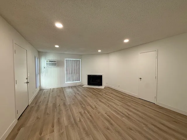 Sherman Pines Apartments — Photo 51