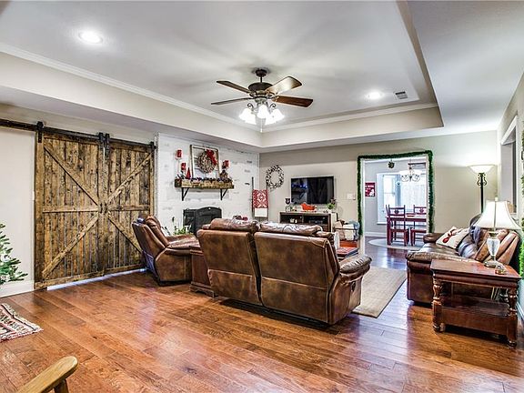 5th image of 501 Mosswood Dr