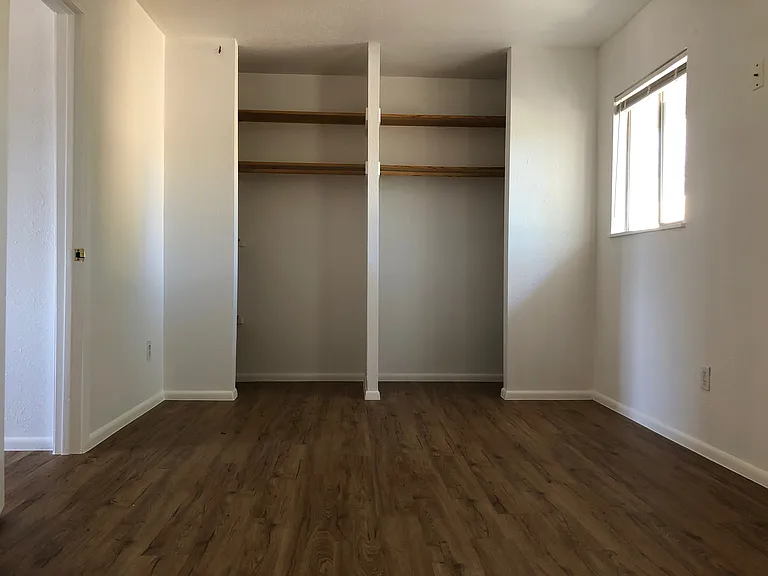 Updated 2 Bed / 1 Bath w/ Large, Flexible Floor Plan — Photo 22
