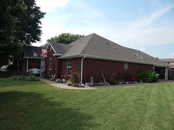 2nd image of 301 Redbird Dr