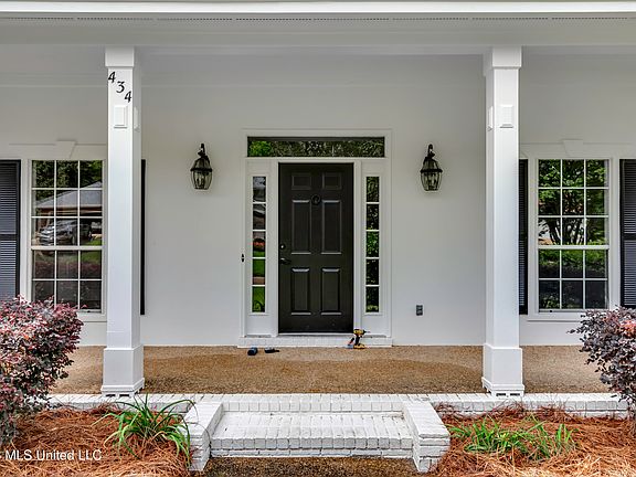 2nd image of 434 Autumn Creek Dr