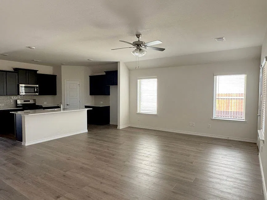 4 bed, 2080 sqft, $2,390 — Photo 2