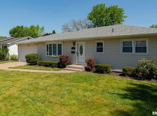 587 32nd Ave, East Moline, IL 61244