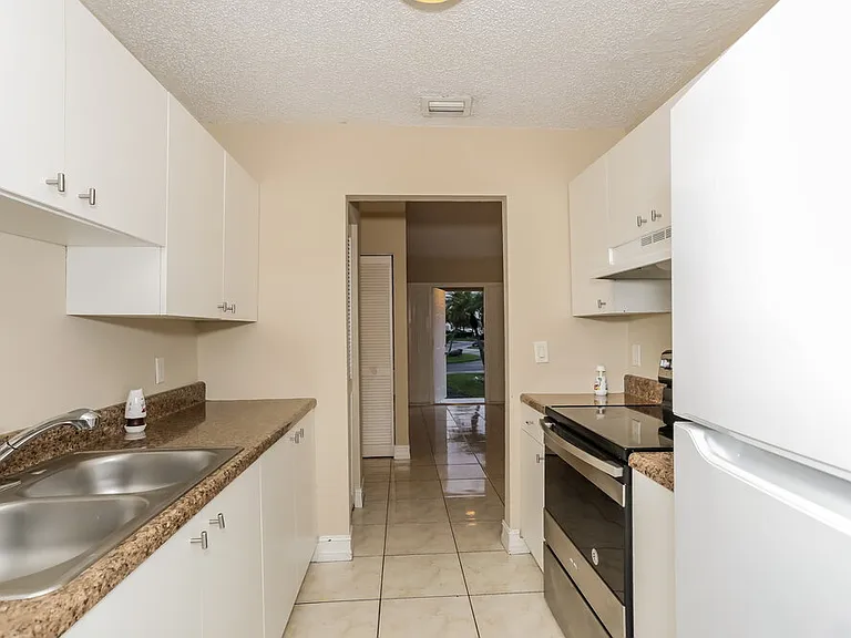 4205 SW 137th Ct — Photo 7