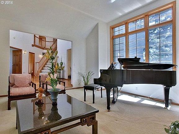 3rd image of 2625 Surrey Ln