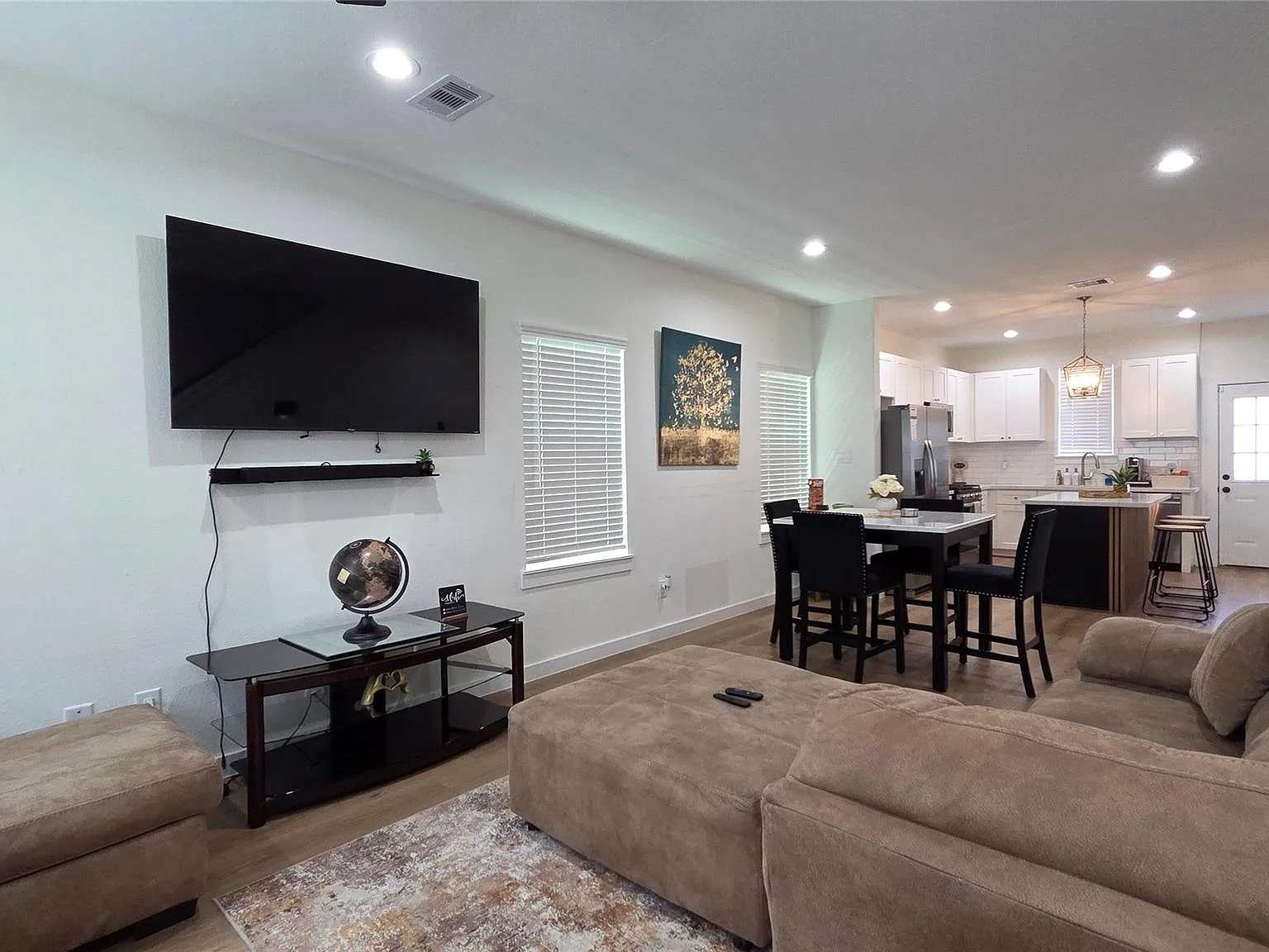 3 bed, 2.5 bath, 1315 sqft, $1,650 — Photo 4