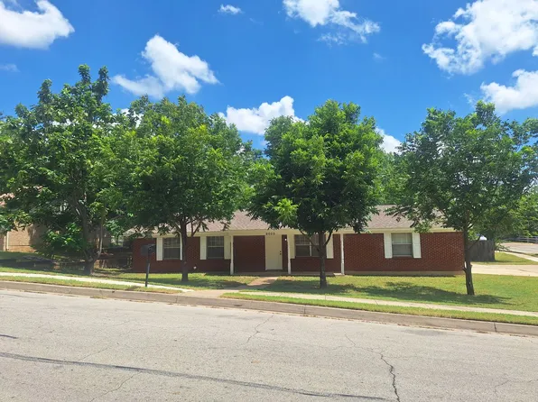 6005 Barry Dr, Watauga, TX 76148
