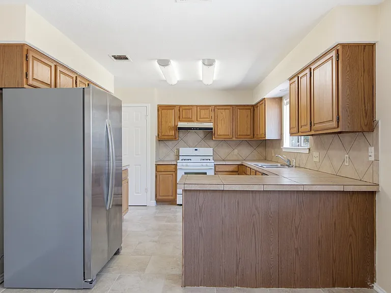 6700 Shiner St — Photo 10
