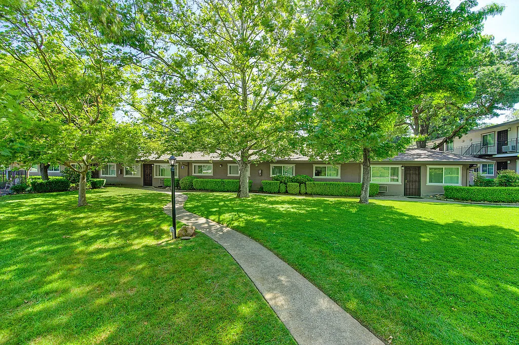 Autumn Woods Apartment Homes — Photo 4