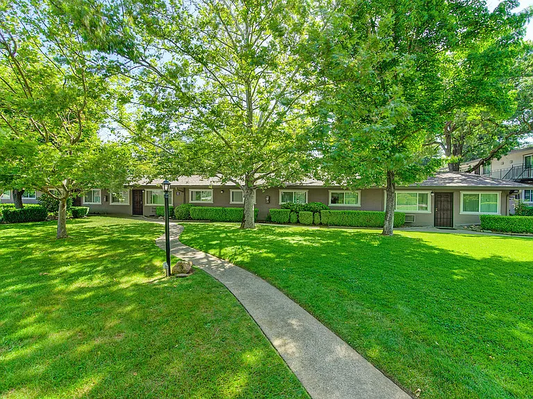 Autumn Woods Apartment Homes — Photo 4