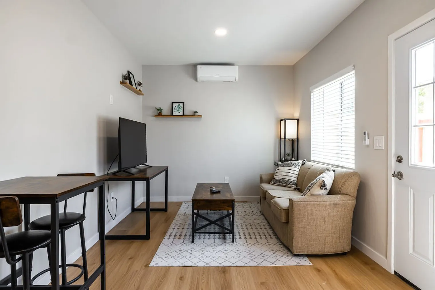 1 bed, 1.0 bath, $3,650 — Photo 1