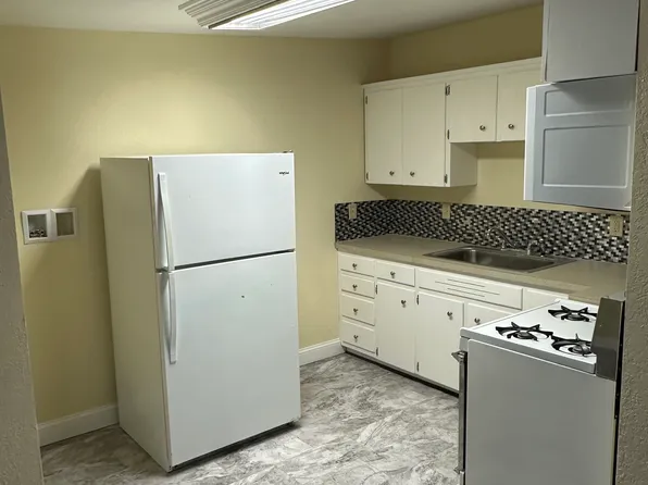 1608 Broadway St #B, Webb City, MO 64870