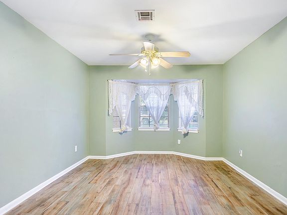4th image of 522 Moody Ave