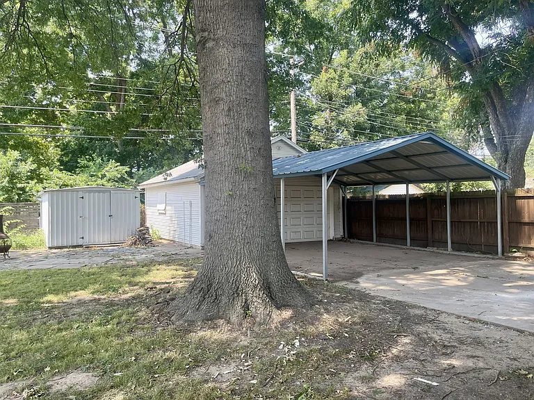 720 S Hickory St — Photo 7