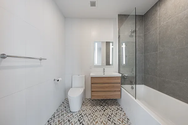 Bathroom, photo 1