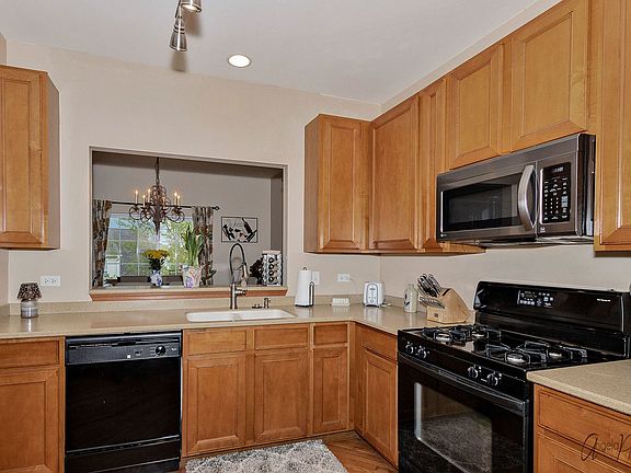 5th image of 106 Oak Knoll Ct