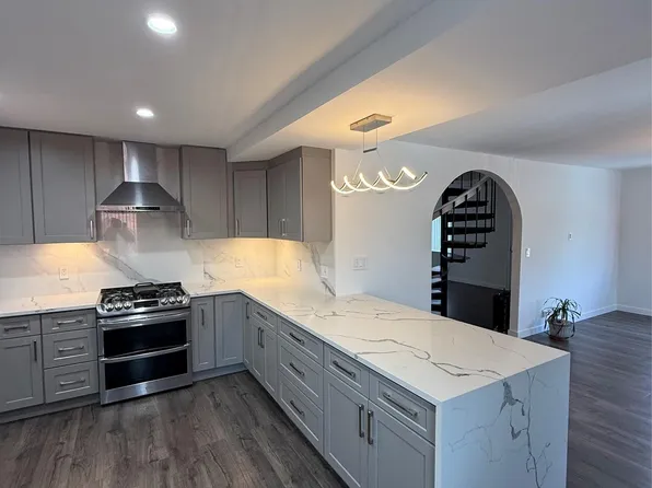 1090 Pelham Pkwy S, Bronx, NY 10461