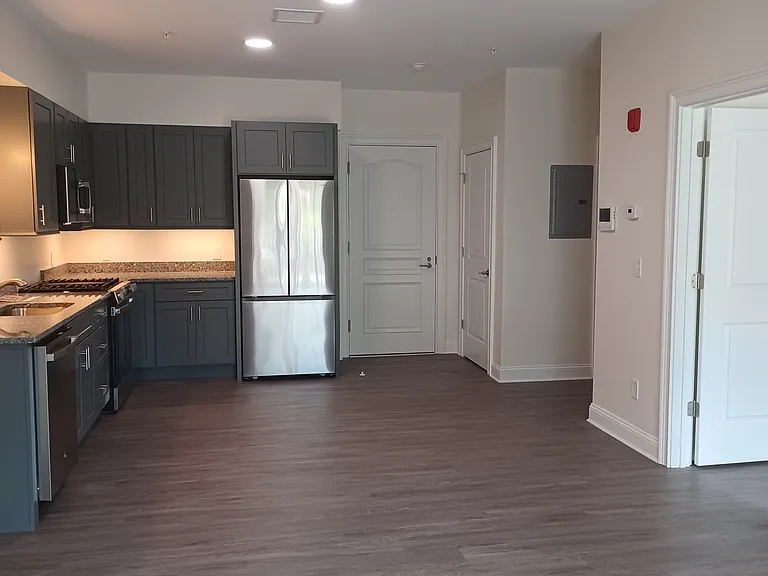 10 Franklin Ave #204 — Photo 7