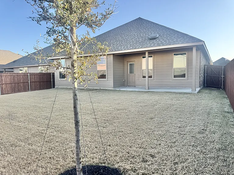 1215 Rockwater Dr — Photo 12