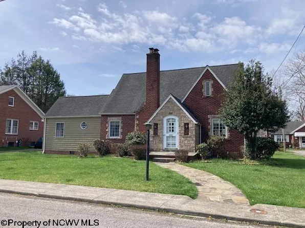 344 E 7th St, Weston, WV 26452
