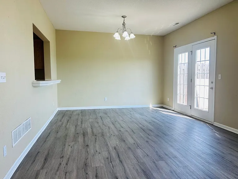2705 Kathie Dr — Photo 4