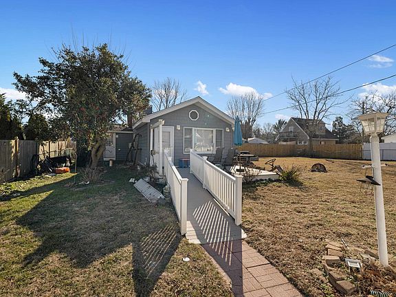 2nd image of 537 Seashore Rd