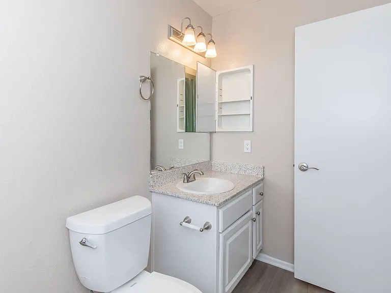 Oak Tree Court Apartment Homes — Photo 66