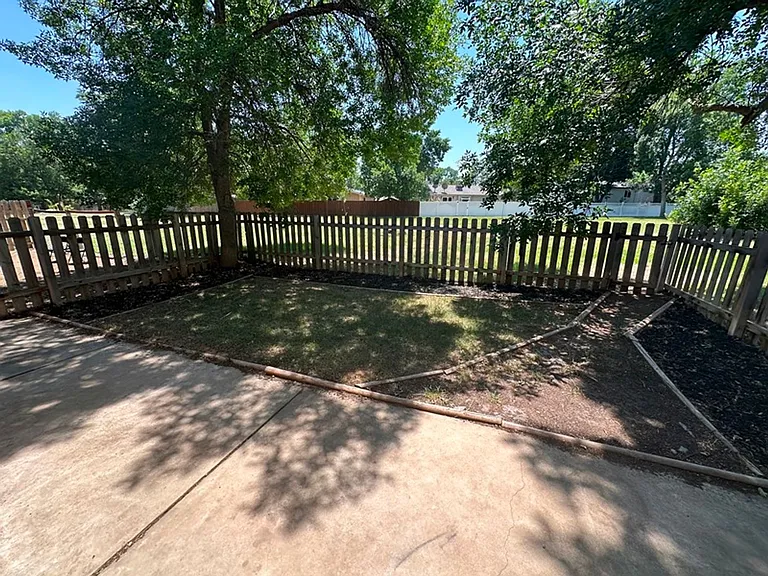 1480 Edgewood Ct — Photo 9