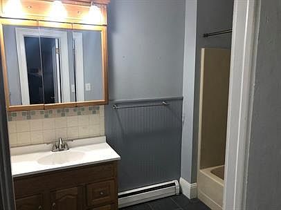 5th image of 196 N Pearl St #2