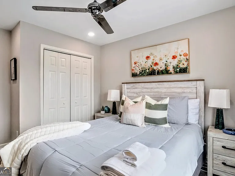 8008 Clearview Cir — Photo 16