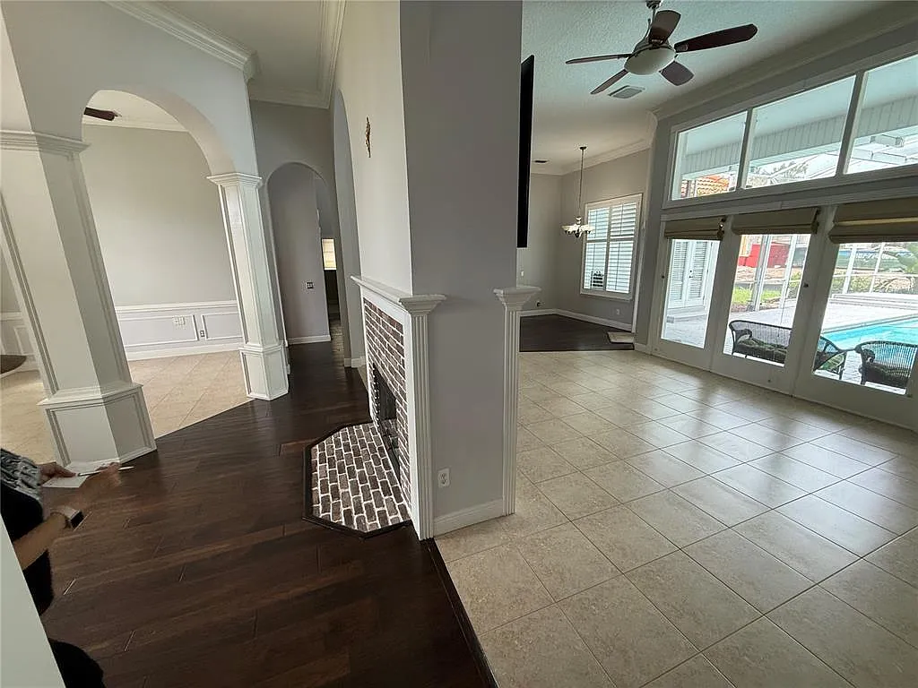 5 bed, 3.0 bath, 2528 sqft, $3,800 — Photo 4