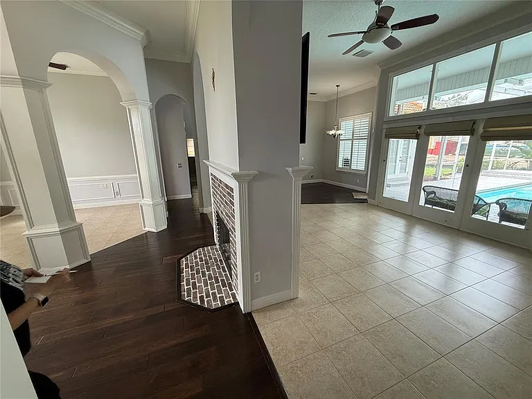 325 Leslie Ln — Photo 4