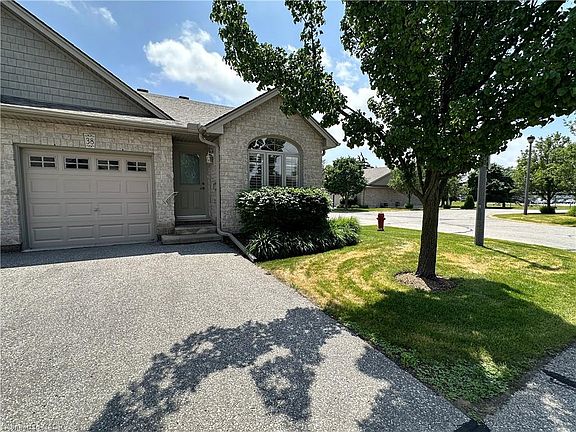 4th image of 510 Queensway St W #38