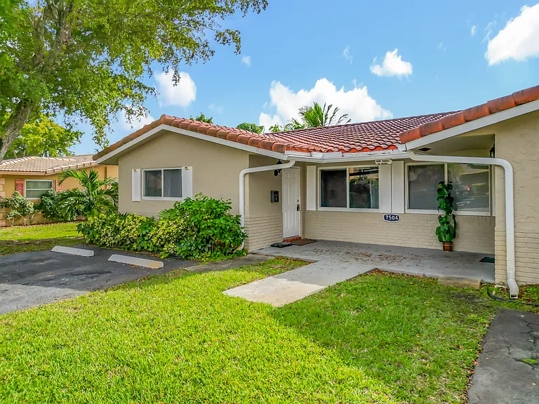 7504 NW 44th Ct #W — Photo 5