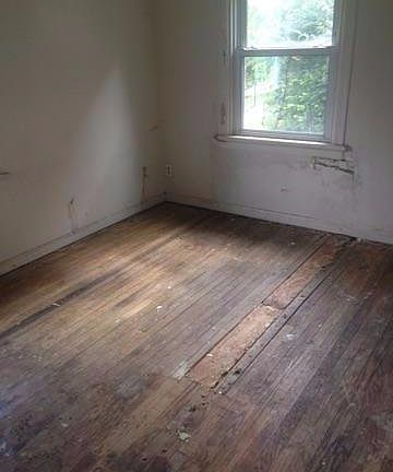 4th image of 2602 Queen City Ave