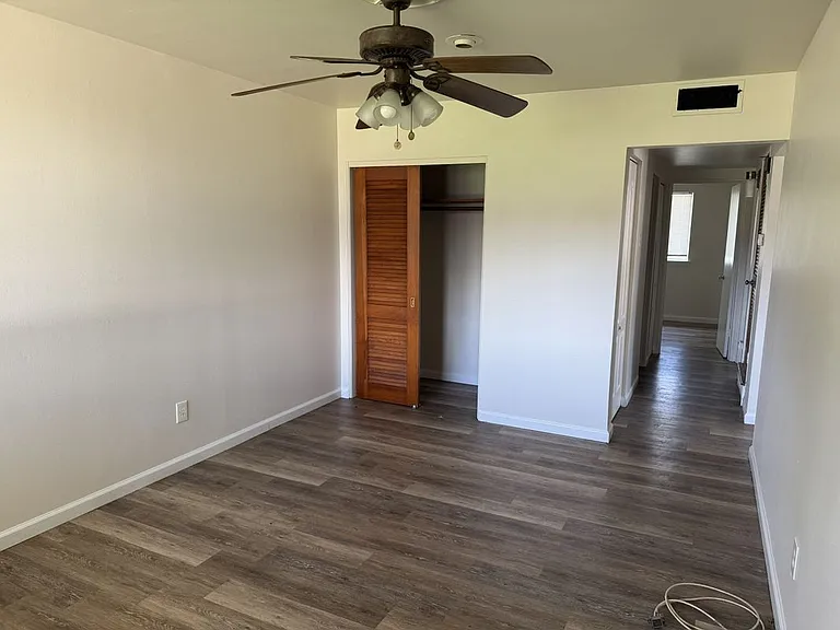 651 Southwell Ln — Photo 9