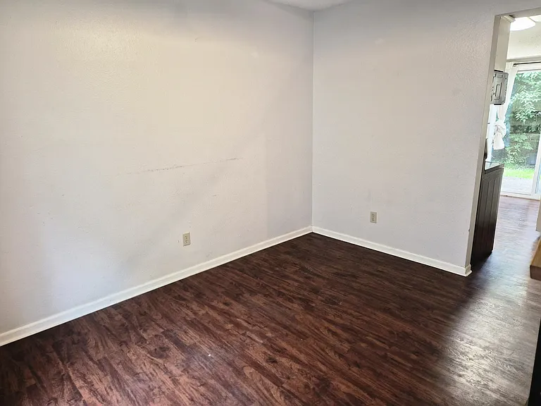 321 Northwood Ln — Photo 8