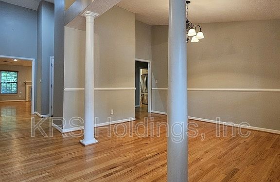 4th image of 215 Bayberry Ln