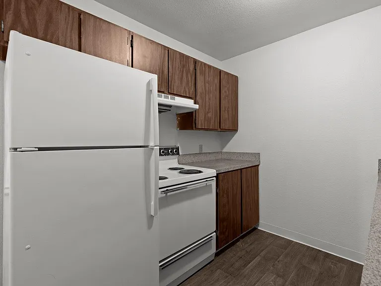 Creekside Apartments — Photo 16