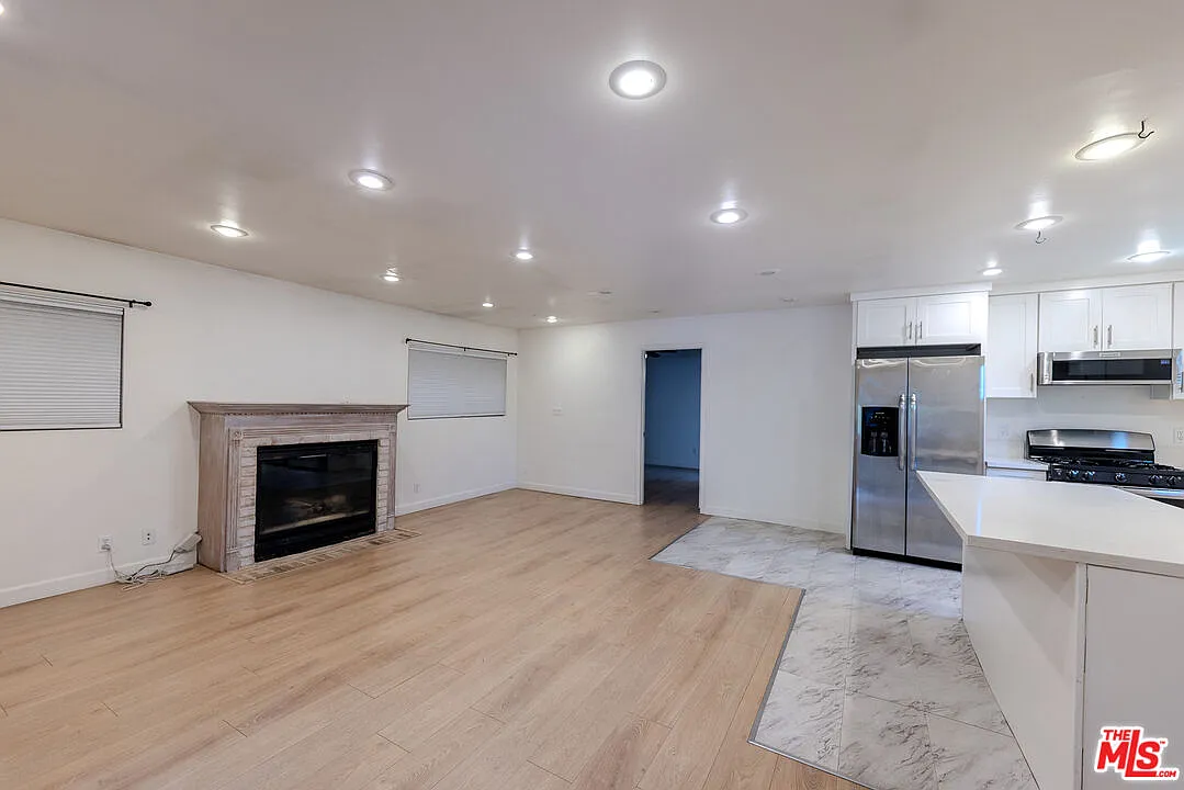 3 bed, 2.0 bath, 1300 sqft, $5,500 — Photo 1