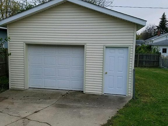 2nd image of 335 Iroquois Ave