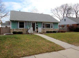 4834 N Santa Monica Blvd, Whitefish Bay, WI 53217