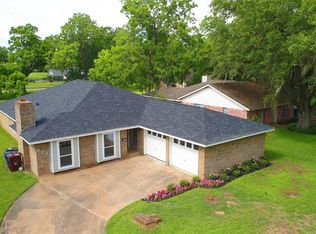 330 S Amherst Dr, West Columbia, TX 77486