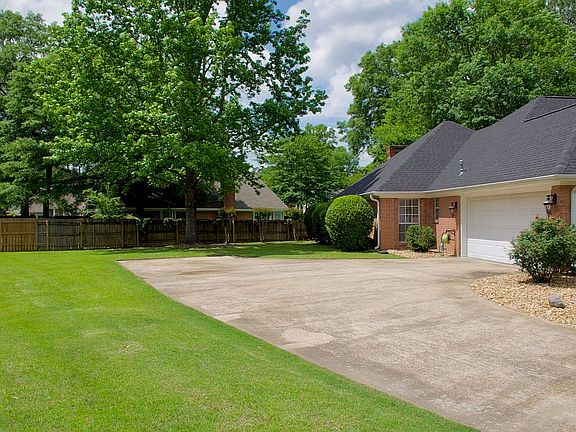 2nd image of 206 Hunnington Dr