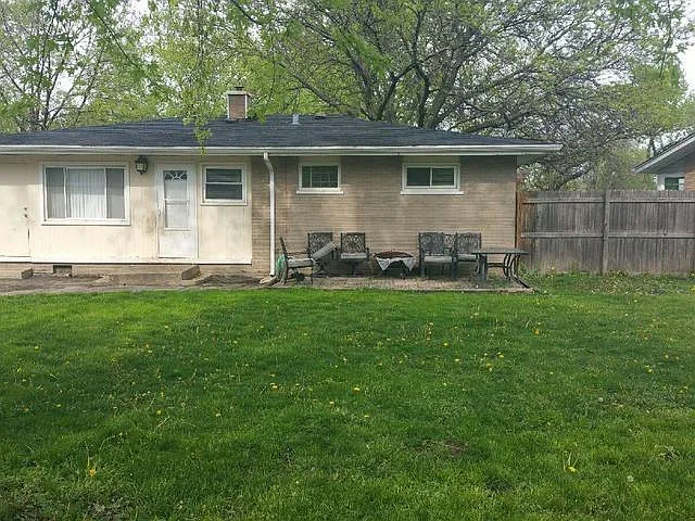 241 E La Porte Dr photo 1