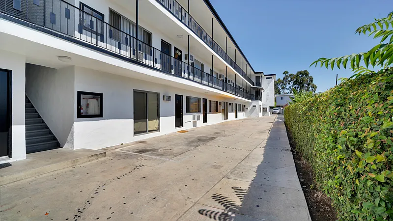 1 bed, 850 sqft, $2,000 — Photo 2